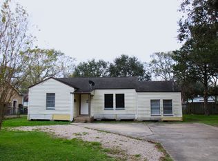 617 Hurst St, Angleton, TX 77515