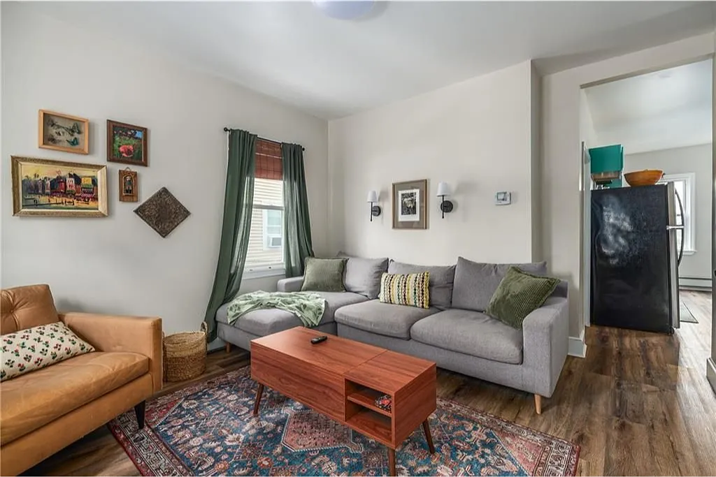 3 bed, 1000 sqft, $2,800 — Photo 1