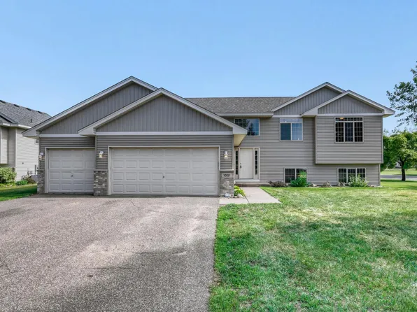 1001 Maplewood Ave, Isanti, MN 55040