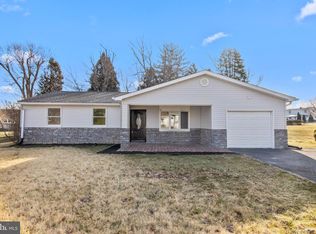 12 Michelle Ct, Ewing, NJ 08628