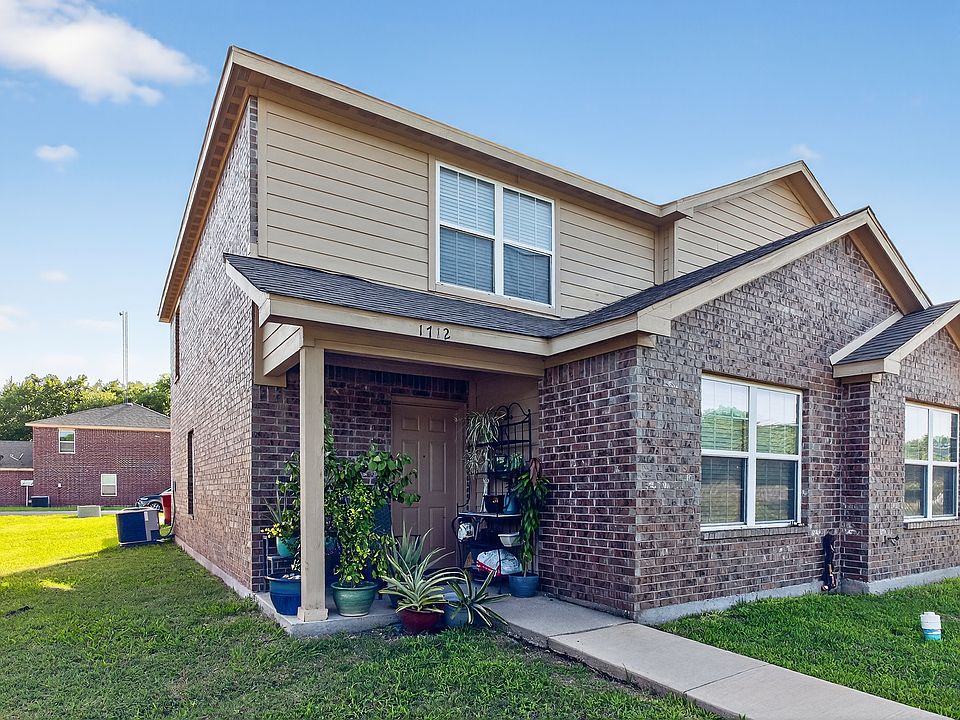 2nd image of 1710 S Waco St