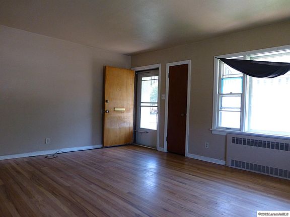 4th image of 803 E Gibbon St