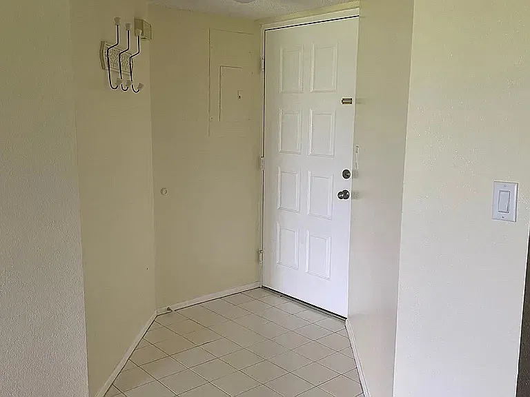 450 Fairways Cir — Photo 3