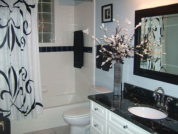 Guest bath beautiful Granite Updated Bath