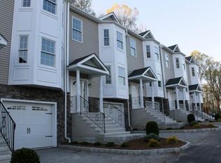 4 Ardi Ct #4, Newtown, CT 06482