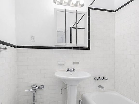 5th image of 308 Bleecker St APT 2