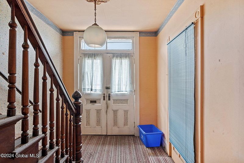 5th image of 2770 6th Avenue