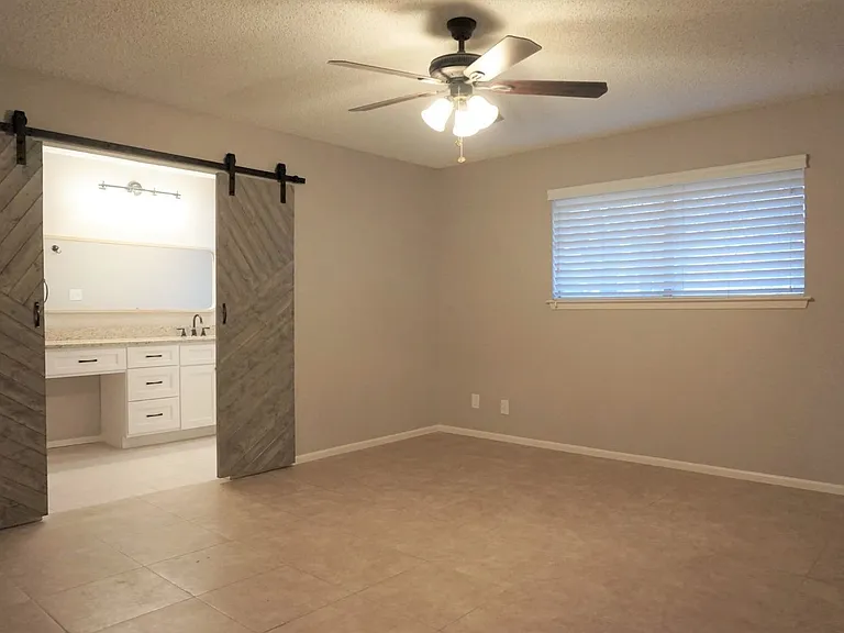 313 Sagecrest Dr — Photo 16