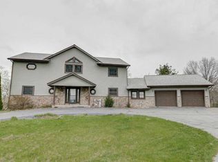 E9202 Pebblebeach Dr, Wisconsin Dells, WI 53965