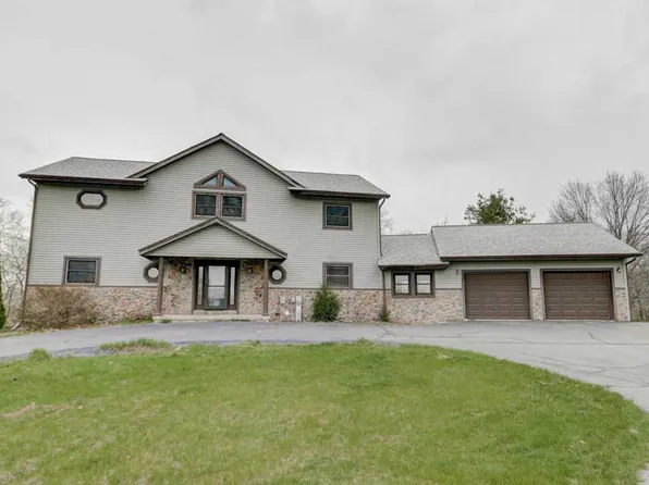 E9202 Pebblebeach Dr, Wisconsin Dells, WI 53965