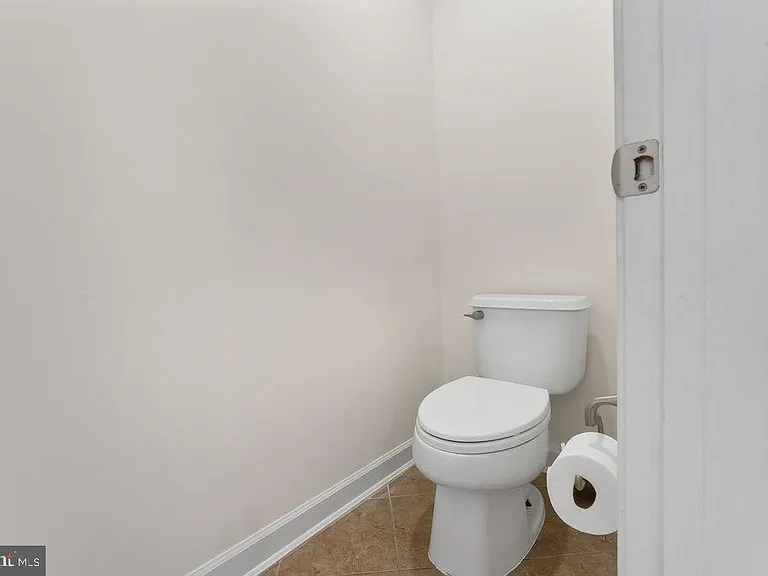 1627 Whitehall Dr — Photo 20