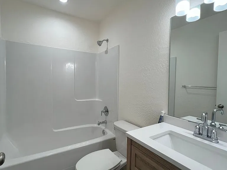 534 Putnam St #2 — Photo 7