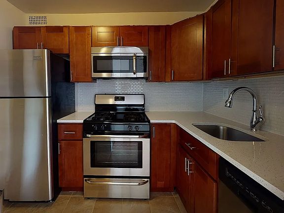 4th image of 104-60 Queens Blvd #15N