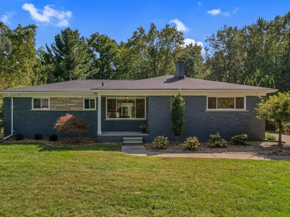 660 Sylvanwood Dr, Troy, MI 48085