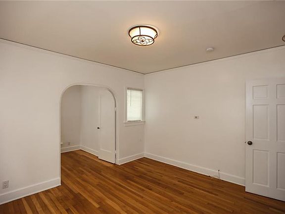 2nd image of 303 N Palm Dr