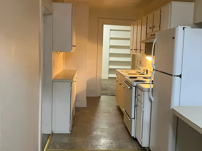 323 SE 2nd St #B — Photo 13