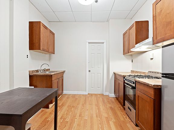 3rd image of 238 W 136th St #2R