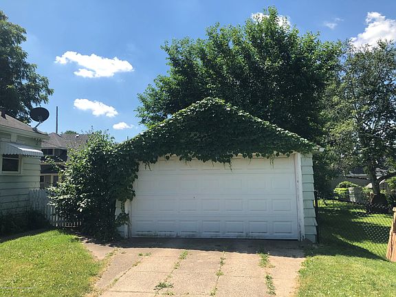 2nd image of 2118 E Grand River Ave