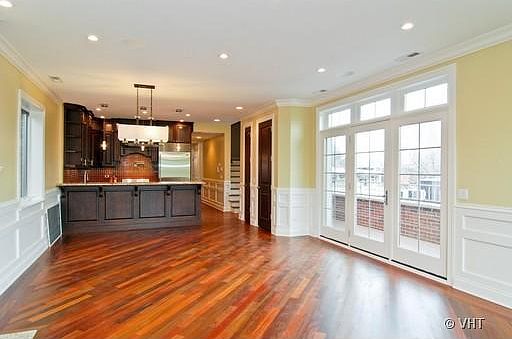 3rd image of 717 W Aldine Ave #Penthouse