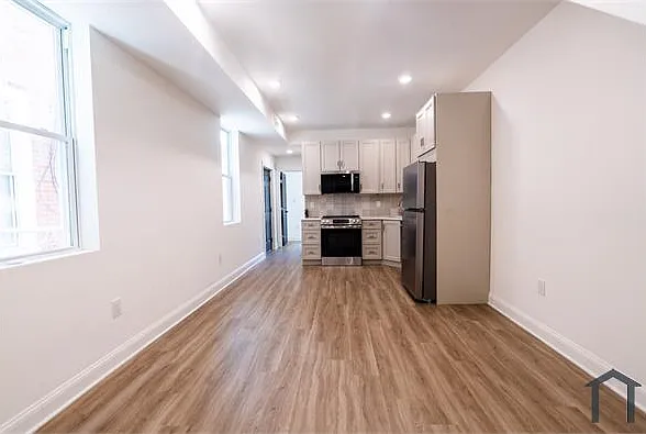 3140 W Diamond St #2 — Photo 3