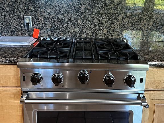 Viking 5 Series Range and Convection Microwave