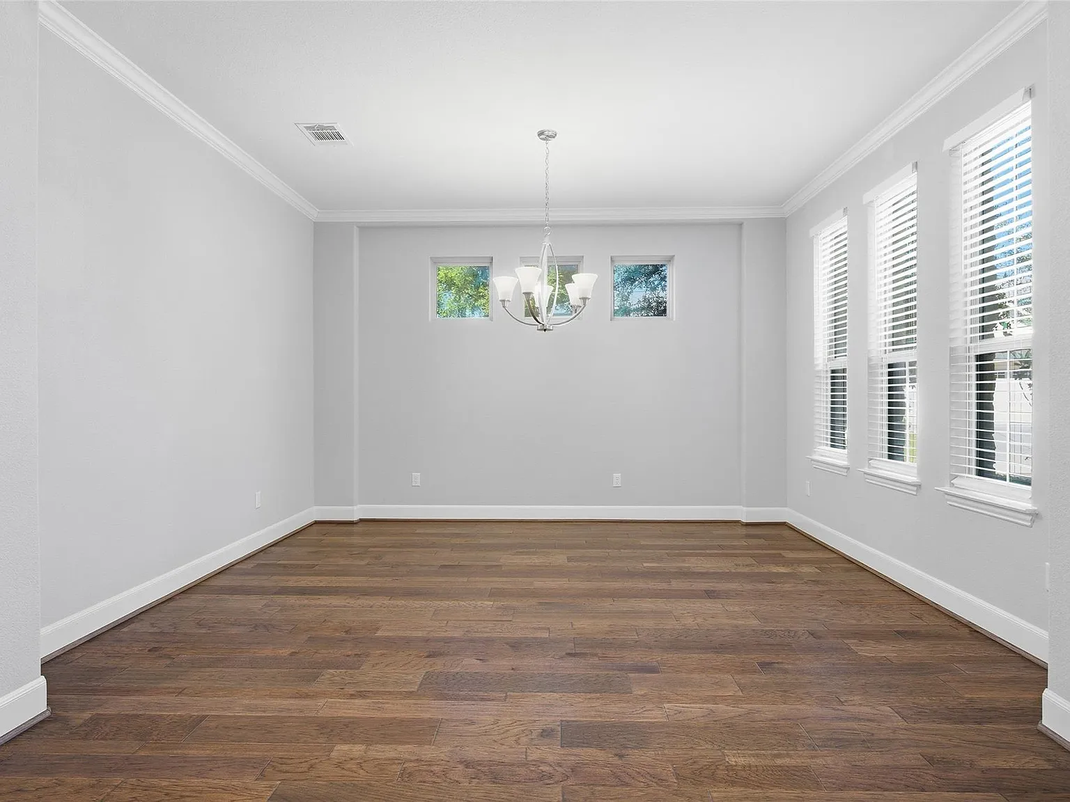 4 bed, 2.5 bath, 2932 sqft, $3,050 — Photo 4