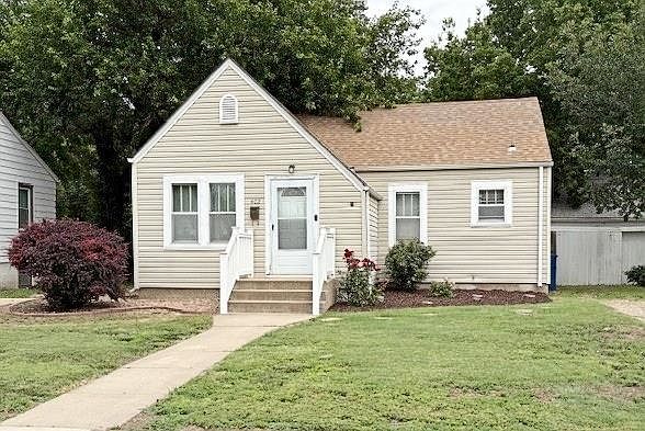 1st image of 402 Ash St