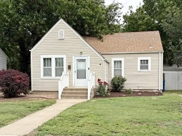 402 Ash St, Hays, KS 67601
