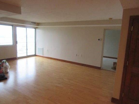 4th image of 100 Cove Way Unit 809