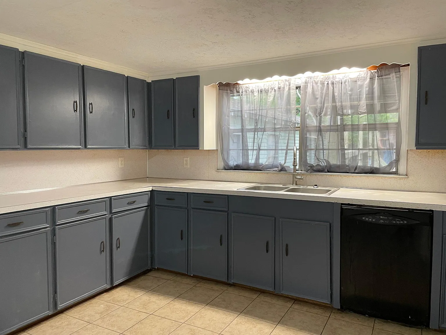 705 S Roosevelt Ave — Photo 3