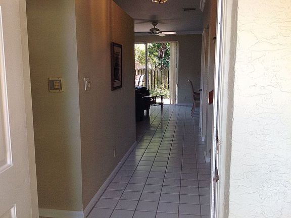 3rd image of 633 NE 9th Ave APT 5