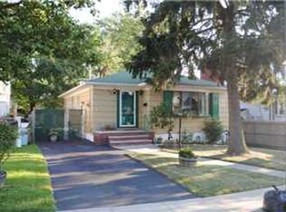 100 Windsor Rd, Staten Island, NY 10314