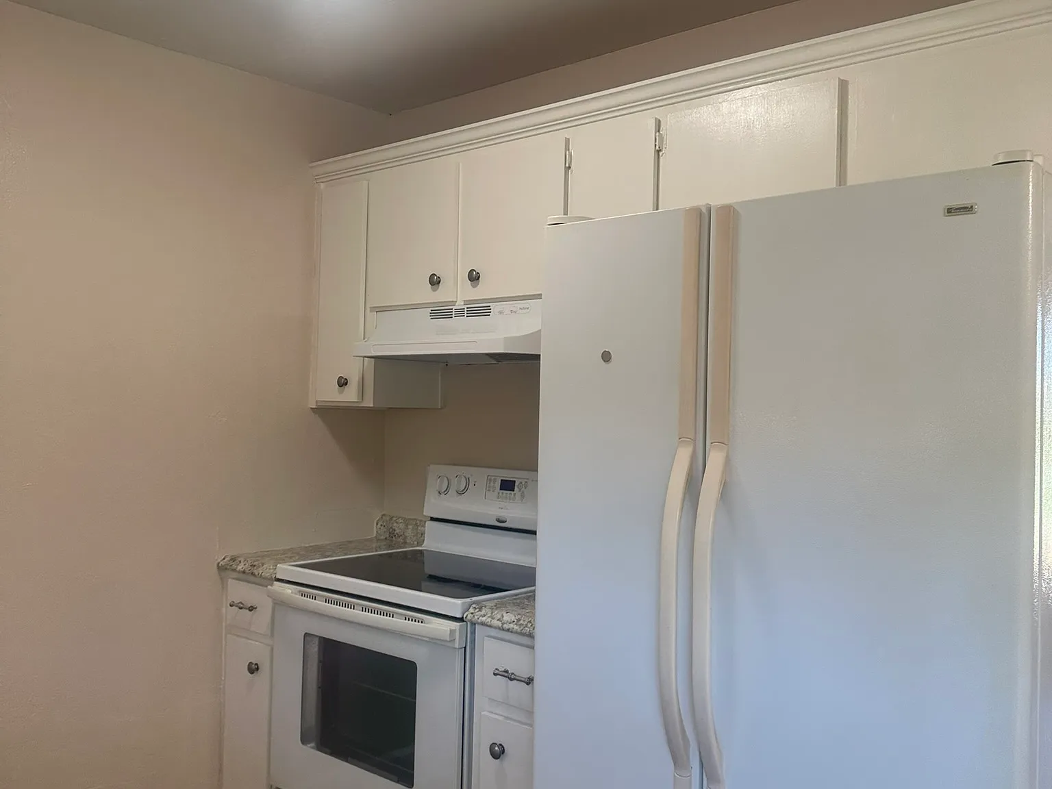 2 bed, 900 sqft, $1,600 — Photo 3