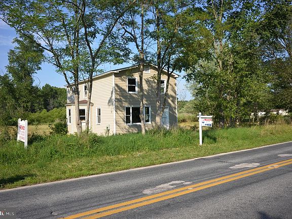 2nd image of 22501 Whites Ferry Rd