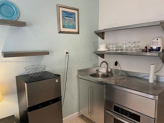 3rd image of 3801 Indian Creek Dr #103