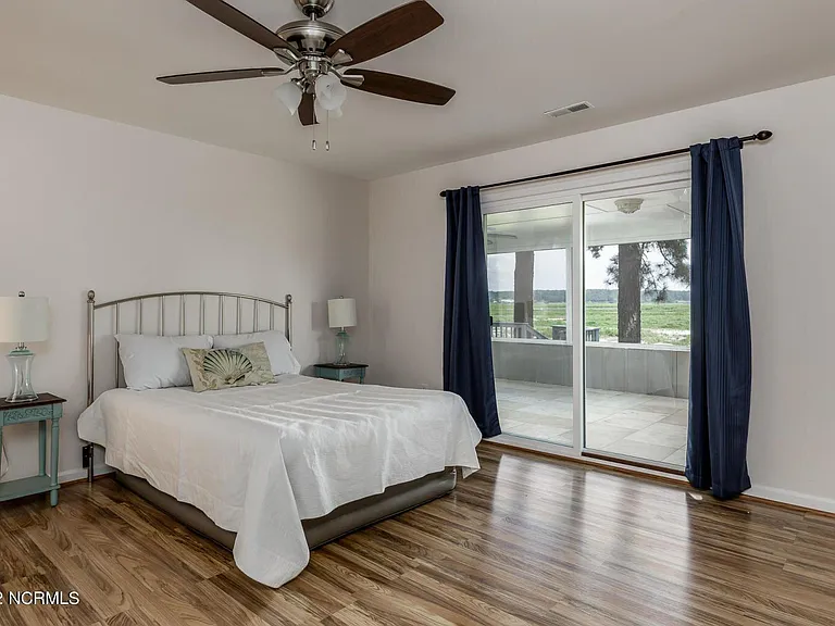 647 Castleberry Ct — Photo 15