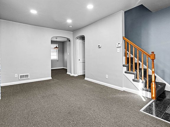 3rd image of 1300 N Potomac St