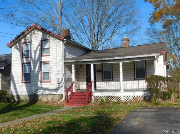107 Walnut St, Gowanda, NY 14070
