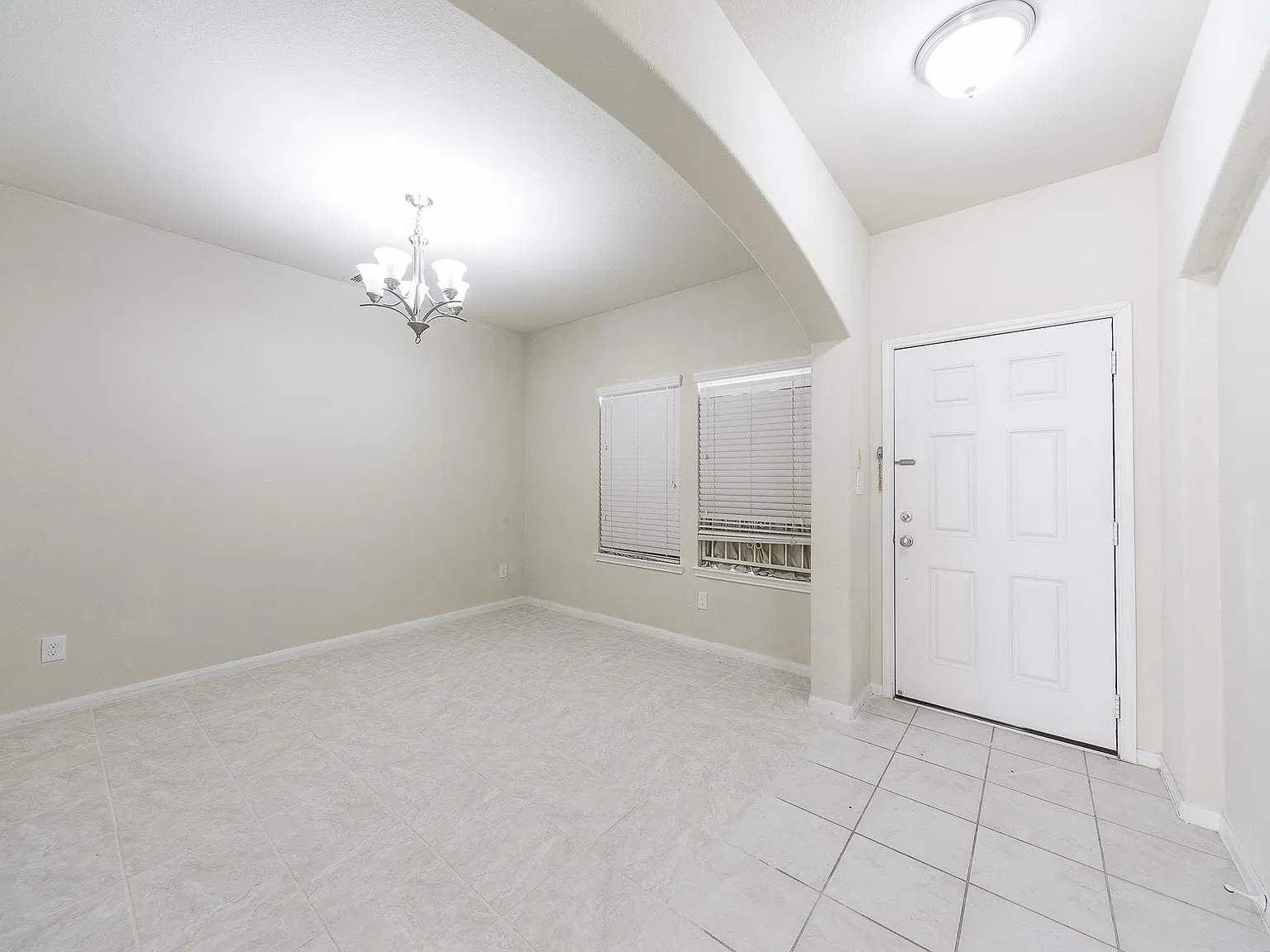 4 bed, 3.0 bath, 2132 sqft, $2,100 — Photo 4
