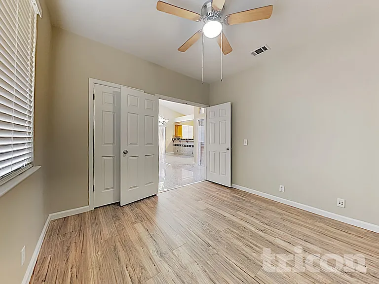 221 Seabury St — Photo 10