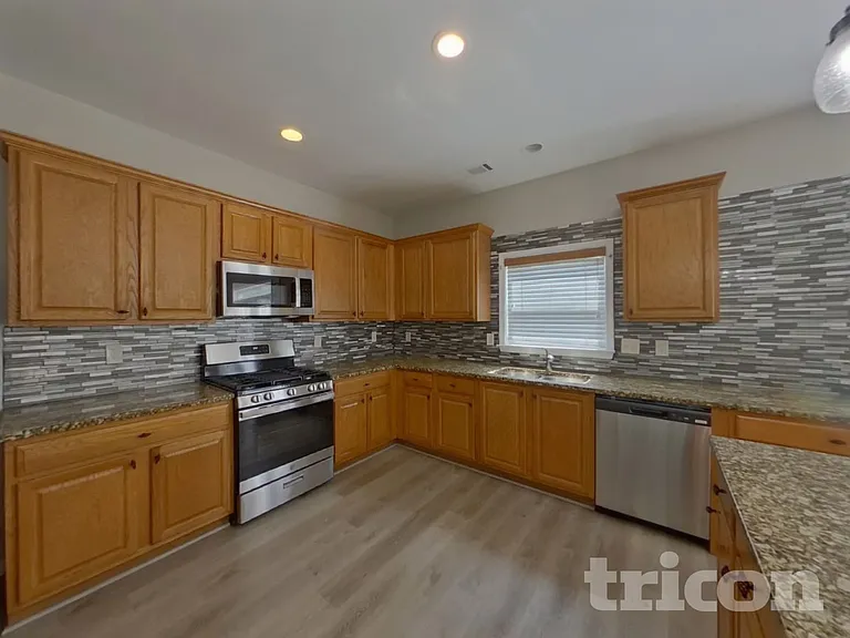 7259 Madison Cir — Photo 4