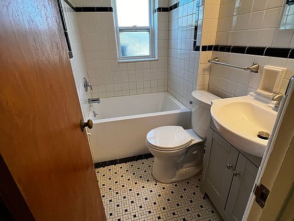 4th image of 131 Whitehills Dr #1