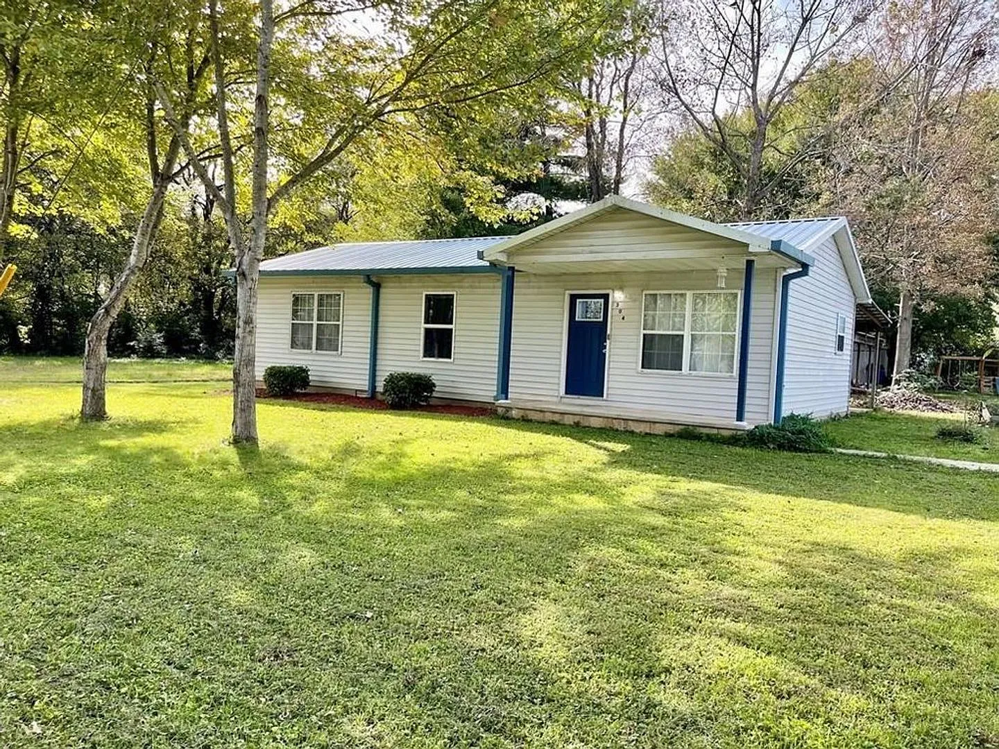 Cozy 3 Bedroom/2 Bath Home with large yard and covered back patio! — Photo 1