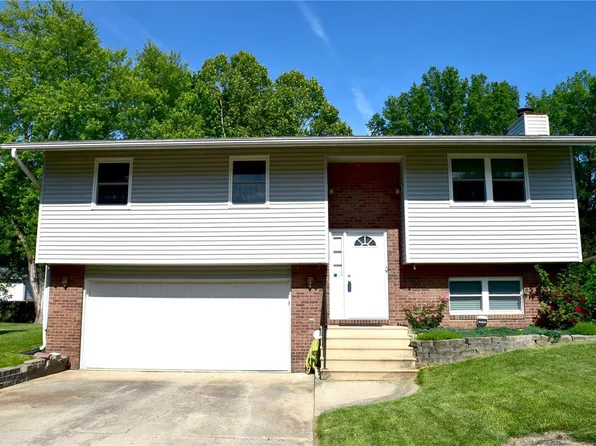 421 Oakwood Dr, Troy, IL 62294