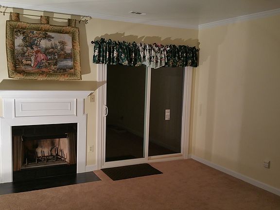 4th image of 19 Priorslee Ln
