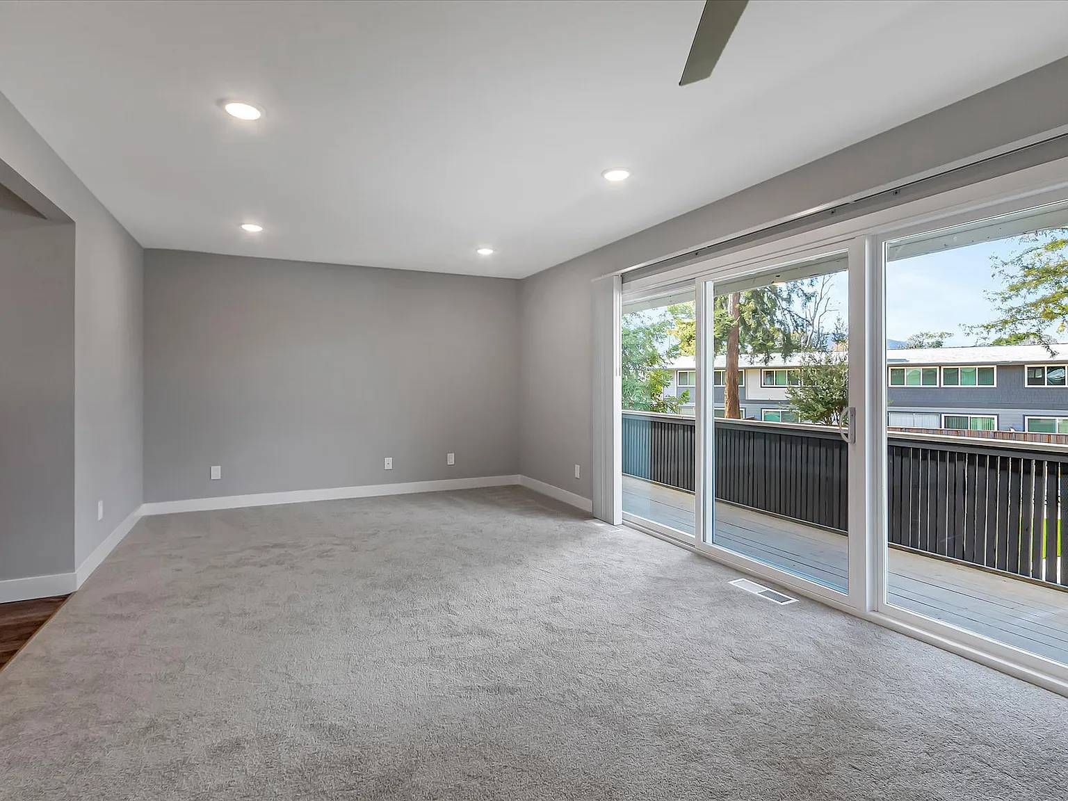 1 bed, 700 sqft, $3,025 — Photo 2