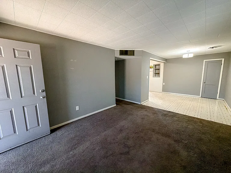 2801 W Glenrosa Ave — Photo 2