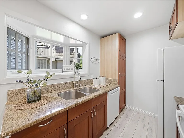 185 Streamwood — Photo 7
