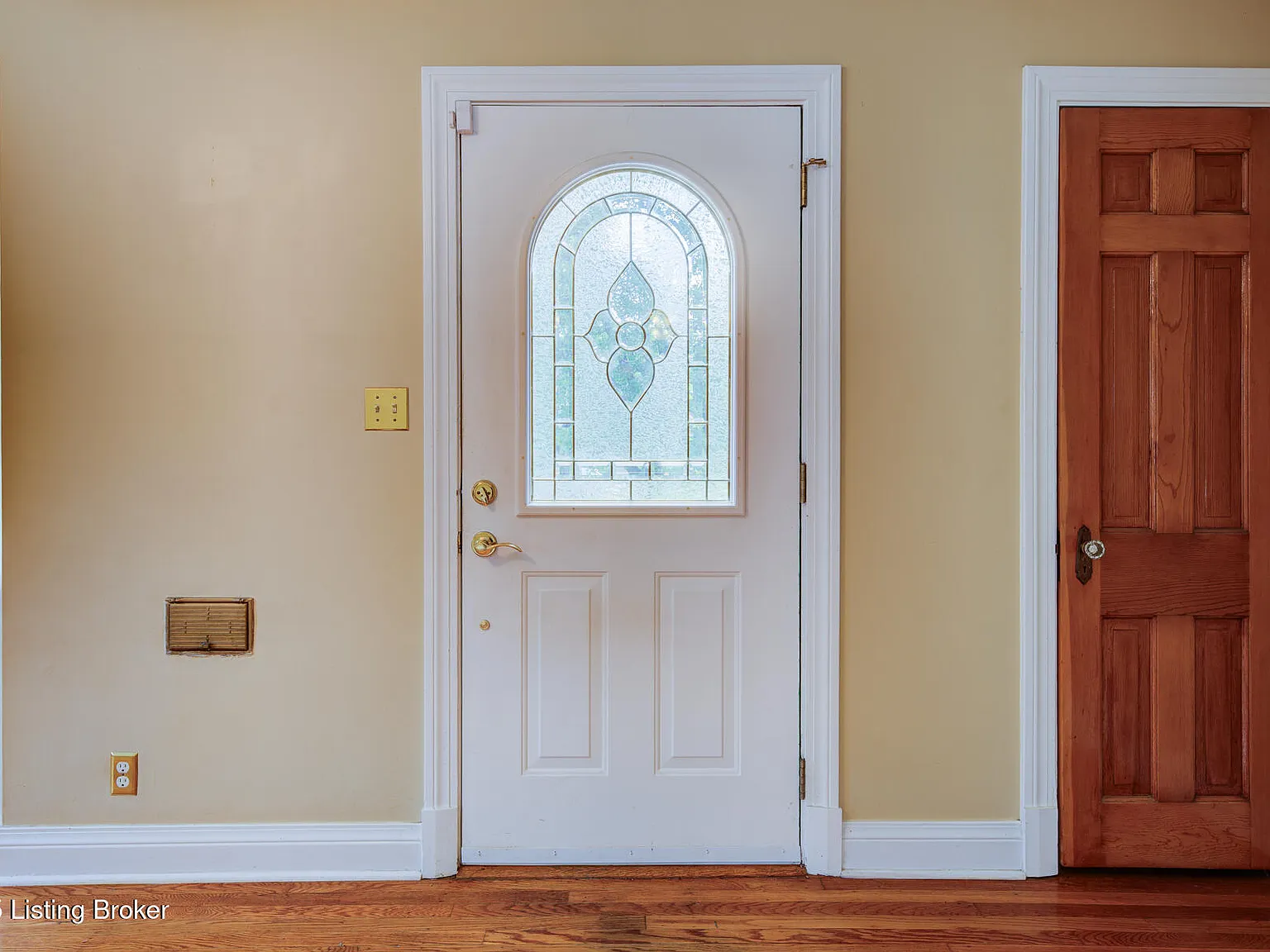 3 bed, 2.0 bath, 1975 sqft, $2,300 — Photo 4