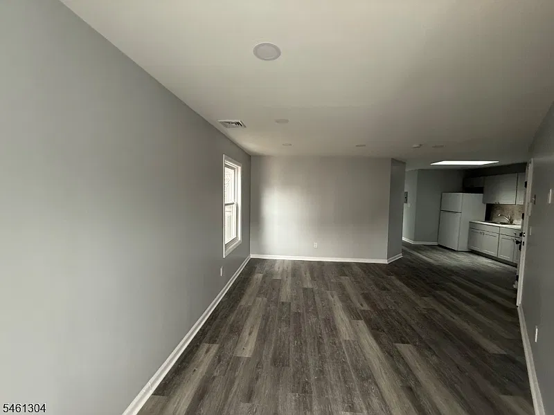 3 bed, 1.0 bath, $2,500 — Photo 3